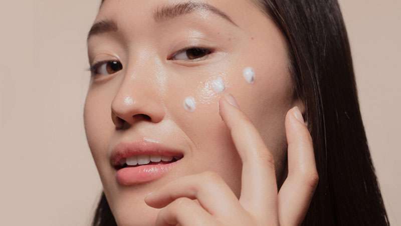 Doble limpieza facial: qué es y cómo hacerla - Atashi Cellular - Atashi  Cellular