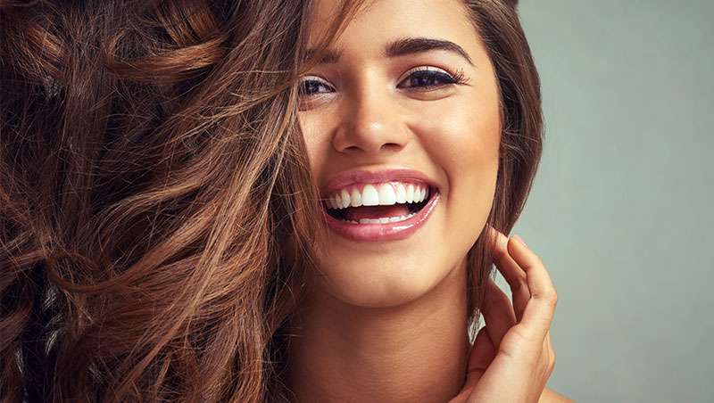 La rutina perfecta para reparar tu cabello tras las vacaciones